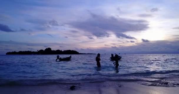 Älskade Par Koppla Den Tropiska Stranden Vid Solnedgången Bali — Stockvideo