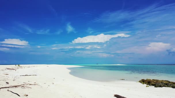 Білий Пляж Бірюзовим Морем Літня Сцена Мальдівах — стокове відео
