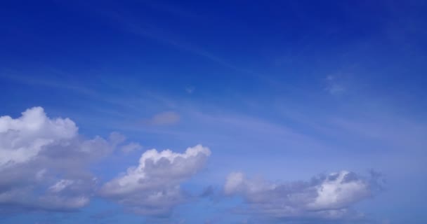 Langit Biru Dengan Awan Berbulu Putih Liburan Bali — Stok Video