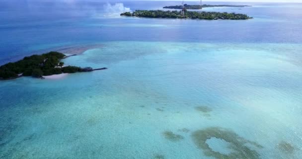 Video Aereo Dell Isola Tropicale Con Spiaggia Sabbia Bianca Palme — Video Stock