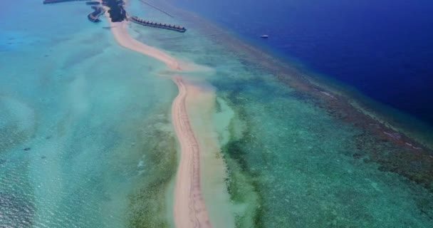 Sandpfad Türkisfarbenen Meer Sommerliche Meereslandschaft Auf Den Malediven Südasien — Stockvideo