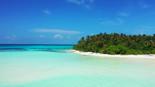 Meereslandschaft Mit Grüner Insel Zur Mittagszeit Sommerszene Auf Den Bahamas — Stockvideo