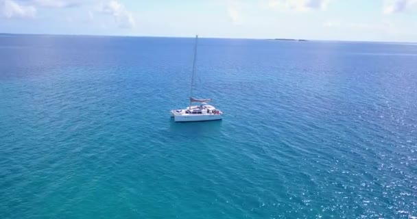 Luxusní Jachta Modrém Moři Tropická Povaha Baham Karibik — Stock video