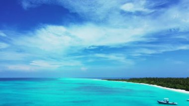 Canlı turkuaz deniz manzarası. Bali, Endonezya 'da yaz tatilinin tadını çıkarıyorum..