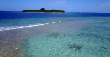 Canlı yaz deniz manzarası. Bora Bora 'nın güneşli doğası, Fransız Polinezyası. 
