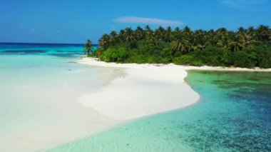 Güneşli deniz manzarası. Endonezya, Bali 'ye yaz yolculuğu.