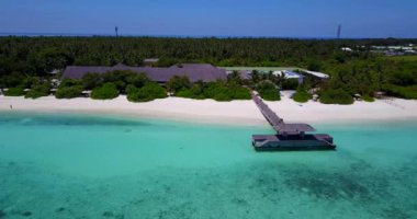 Tropikal adada ahşap iskele. Tayland 'a seyahat..