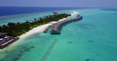 Gündüz vakti kıyı şeridi. Malezya, Asya 'da yaz tatili.