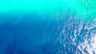 Dalgalanan denizin doğal arka planı. Endonezya, Bali 'de yaz tatili.  