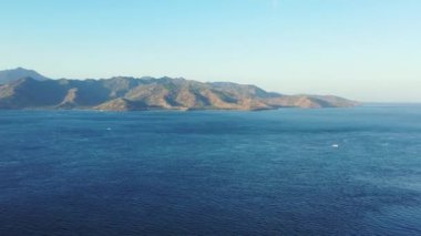 En tepeden deniz manzarası. Antigua 'nın Doğa Manzarası.