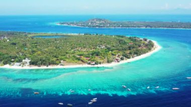 Adanın yakınındaki bir grup yat. Bali 'de Tatil.