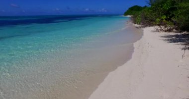 Gündüz vakti şeffaf sakin deniz. Bahamalar, Karayipler 'de tropik tatil. 