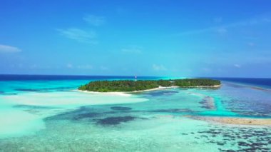 Güneşli deniz manzarası. Tayland 'a yaz yolculuğu.
