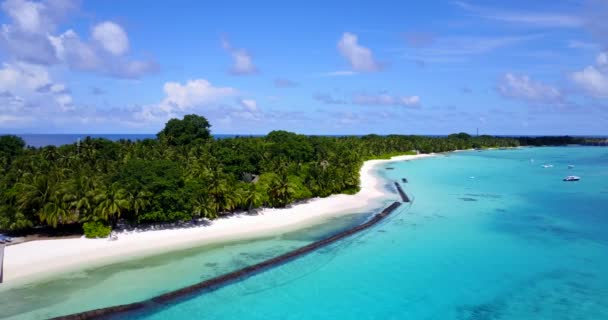 Vlnolamy Tyrkysové Vodě Kolem Zeleného Ostrova Přírodní Scéna Fidži Oceánie — Stock video