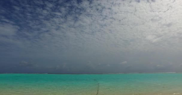 海岸の透明度の高い水 南アジアのモルディブでのエキゾチックな休暇 — ストック動画