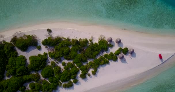 Drone Widok Spokojnego Niebieskiego Turkusowego Brzegu Morza Podróż Tropikalną Wyspę — Wideo stockowe