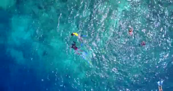 Gente Haciendo Snorkel Aguas Cálidas Naturaleza Tropical Bahamas Caribe — Vídeo de stock
