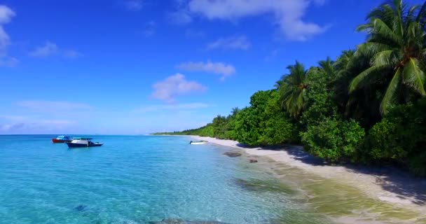 Kleine Boote Die Sich Auf See Bewegen Exotische Naturlandschaft Auf — Stockvideo