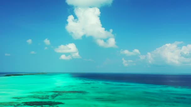 鮮やかなターコイズブルーの海 タイの夏の旅 — ストック動画