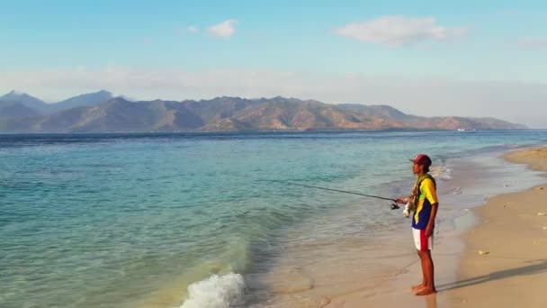 Viajero Disfrutando Las Vacaciones Verano Pesca Maldivas — Vídeos de Stock
