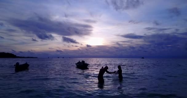 Bella Coppia Vacanza Estiva Viaggio Destinazione Tropicale Tramonto Hawaii Stati — Video Stock