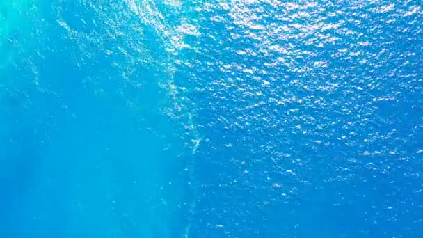 从顶部望去是波纹的海水 印度尼西亚巴厘的自然景观 — 图库视频影像
