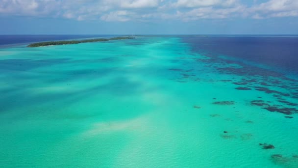 Escapada Mar Brillante Durante Día Exótica Escena Veraniega Bahamas Caribe — Vídeo de stock