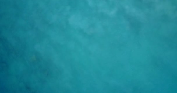 热带岛屿绿松石海水及海岸线的高角景观 夏季旅游概念 — 图库视频影像