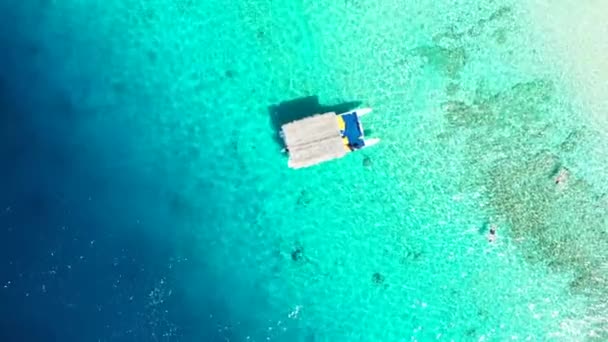 Turistas Relajándose Agua Cerca Del Barco Exótico Viaje Verano Bali — Vídeo de stock
