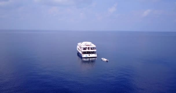 Jacht Met Kleine Boot Blauwe Zee Tropisch Paradijs Van Barbados — Stockvideo