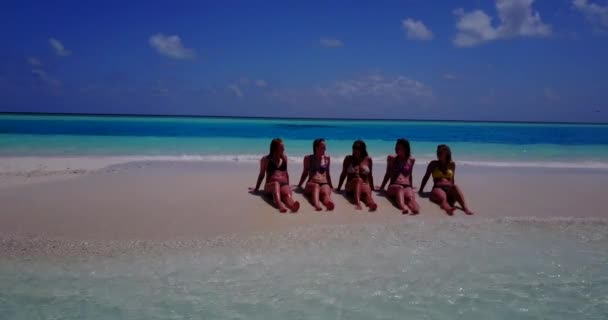 Felice Viaggiatore Donne Bikini Godendo Tropicale Vacanza Mare Bora Bora — Video Stock