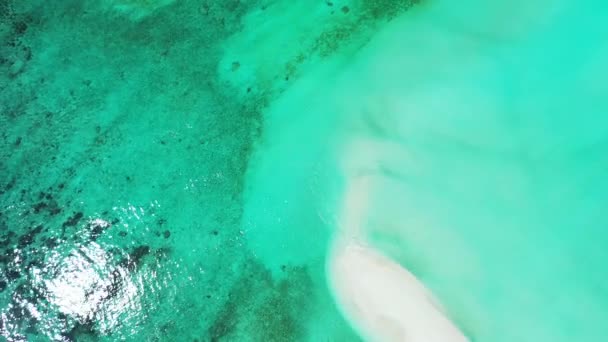 Serene鮮やかなターコイズブルーの海の風景 インドネシアでの夏の休暇 — ストック動画