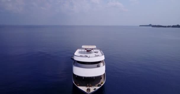 Légi Felvétel Fehér Luxus Jachtról Kék Tengeren Tengeri Festői Kilátás — Stock videók