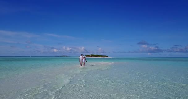 Pareja Romántica Playa Tropical — Vídeos de Stock