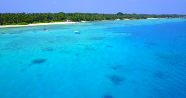Żywa Błękitna Woda Morska Pobliżu Wyspy Letnia Wycieczka Malediwy — Wideo stockowe