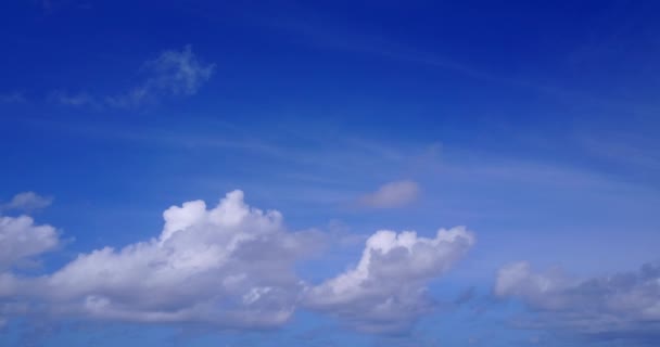 Patrząc Błękitne Niebo Białymi Chmurami Naturalna Scena Fidżi Oceania — Wideo stockowe