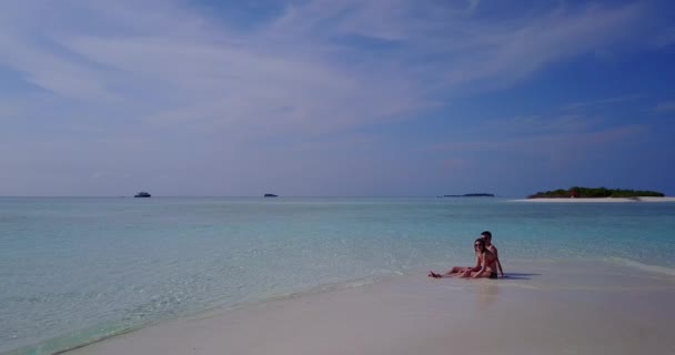 Couple Romantique Sur Plage Tropicale — Video