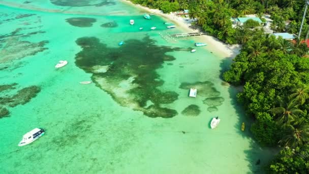 Zona Costera Con Barcos Anclados Aguas Verdes Exótico Viaje Verano — Vídeo de stock