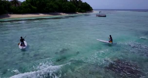 Touristes Flottant Sur Des Planches Près Île Magnifique Nature Malaisie — Video