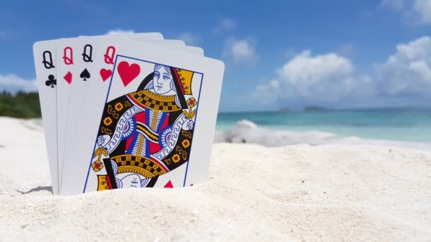 Παίζοντας Χαρτιά Στην Παραλία Εξωτικός Χαρακτήρας Του Bora Bora Γαλλική — Αρχείο Βίντεο
