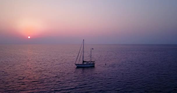 Calma Paisagem Marinha Pôr Sol Com Barco Deriva Viagem Exótica — Vídeo de Stock