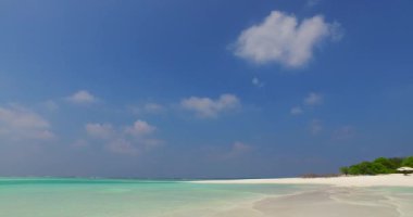 Okyanus turkuvaz suyu ve cennet tropik ada manzarası videosu 