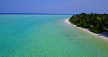 Etrafı sığ sularla çevrili yeşil bir ada. Koh Samui, Tayland 'a egzotik yolculuk.