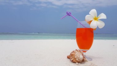 Kumsalda kokteyl. Endonezya, Bali 'de yaz tatili.   