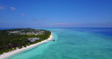 Yazlık tatil köyü olan yeşil ada. Bali 'nin tropikal doğası.
