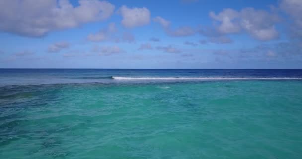 Faliste Zielone Niebieskie Morze Letnia Wycieczka Bali Indonezja — Wideo stockowe