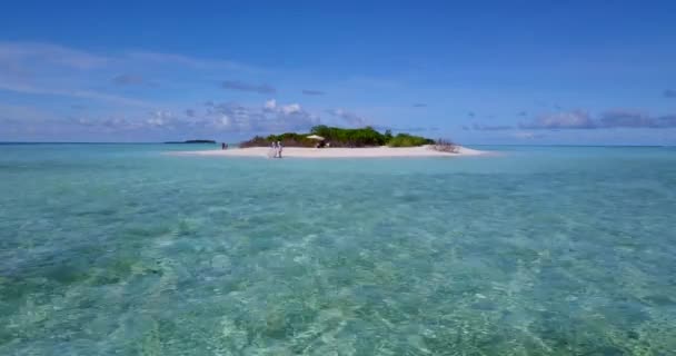 Повітряний Літаючий Безпілотник Вид Білий Піщаний Пляж Сонячному Тропічному Райському — стокове відео