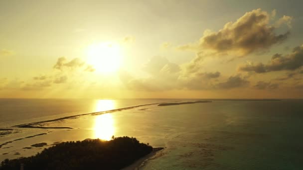 Junto Mar Atardecer Disfrutando Naturaleza Bali Indonesia — Vídeo de stock