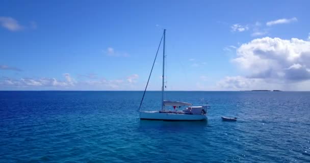 Mavi Denizde Yüzen Bir Tekne Bali Endonezya Egzotik Yaz Gezisi — Stok video