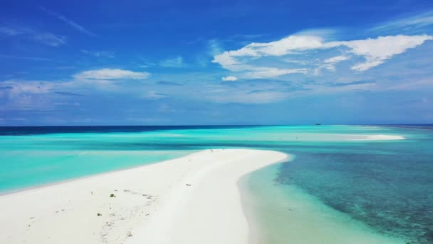 Groen Eiland Met Turkoois Blauwe Zee Exotische Zomervakantie Malediven Eilanden — Stockvideo